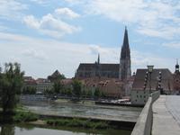 Blick von der steinernen Brücke auf Regensburg