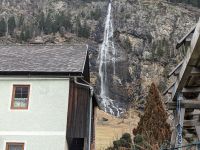 Der Wasserfall aus der Nähe betrachtet.