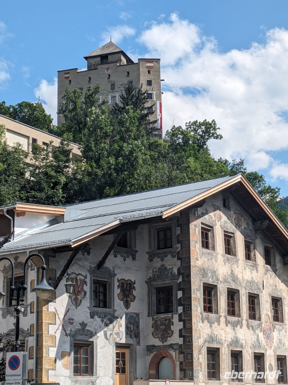 Schloß Landeck und Haus mit Lüftelmalerei