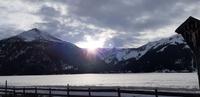 Sonne hinter den Bergen