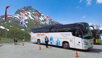 Unser Reisebus nebst Chauffeur Jens auf der Bielerhöhe