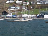 Wassersport ist hier angesagt   -   noch sind die Boote abgedeckt.