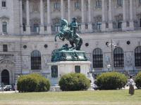 Wien  -  Heldenplatz mit Reiterstandbild des Prinz Eugen von Savoyen