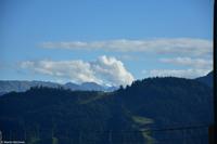 Wilder Kaiser - Ellmau - Wochenbrunner Alm (1.085 m) - Blick zum Großvenediger (Bildmitte)