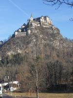 die hoch sitzende Burg Hochosterwitz nördlich von Klagenfurt