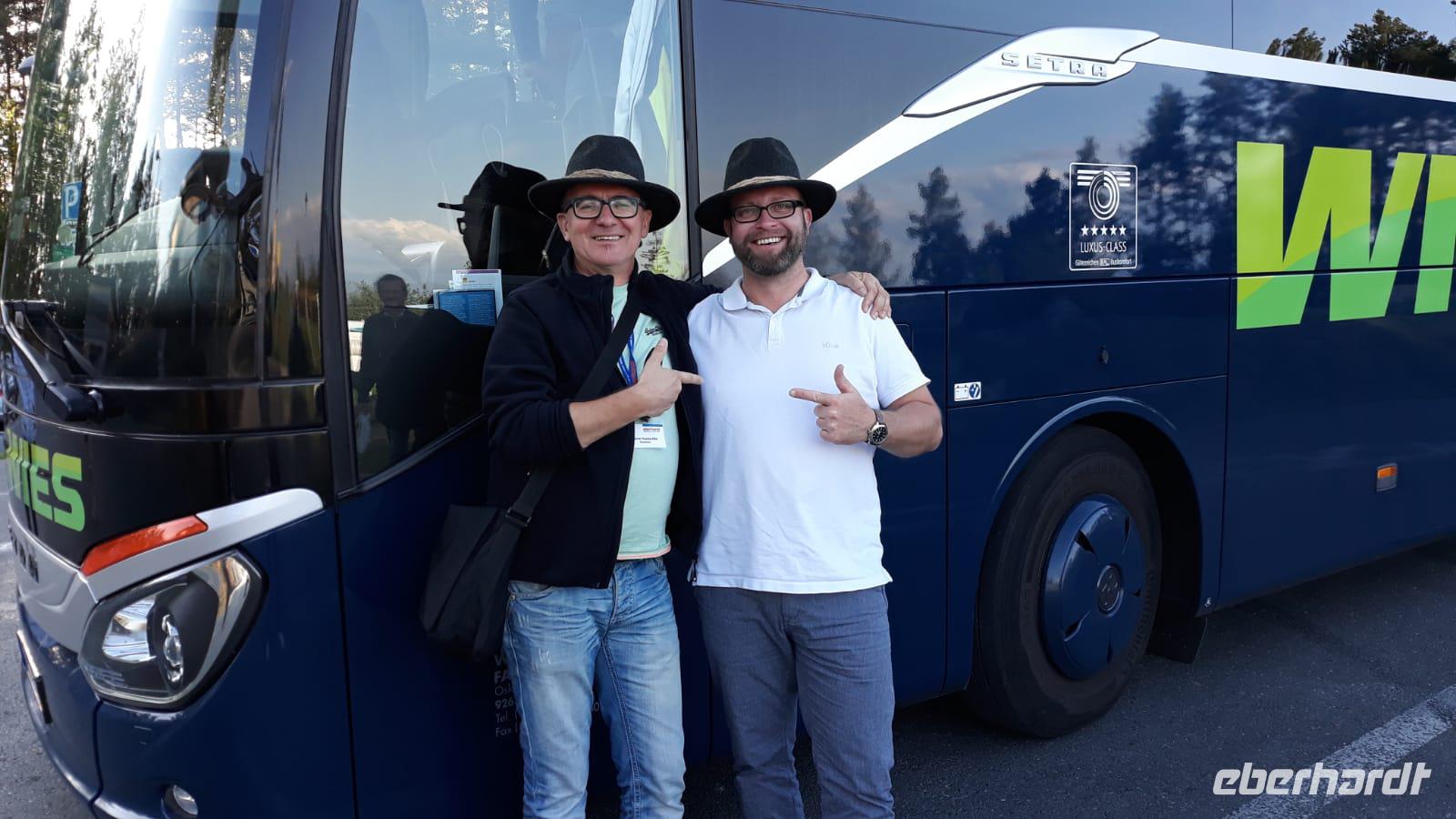 Busfahrer und Reiseleiter