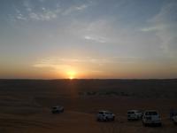 Sonnenuntergang auf der Düne oberhalb des Safari-Wüstencamps