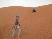 Sonnenuntergang auf der Düne oberhalb des Safari-Wüstencamps (Klaus und seine Kamera - immer am Start...)