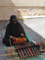 Nizwa - Besuch im Fort - Weberin