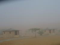 in der Wüste Wahiba Sands - Safari Desert Camp - am Morgen im Nebel