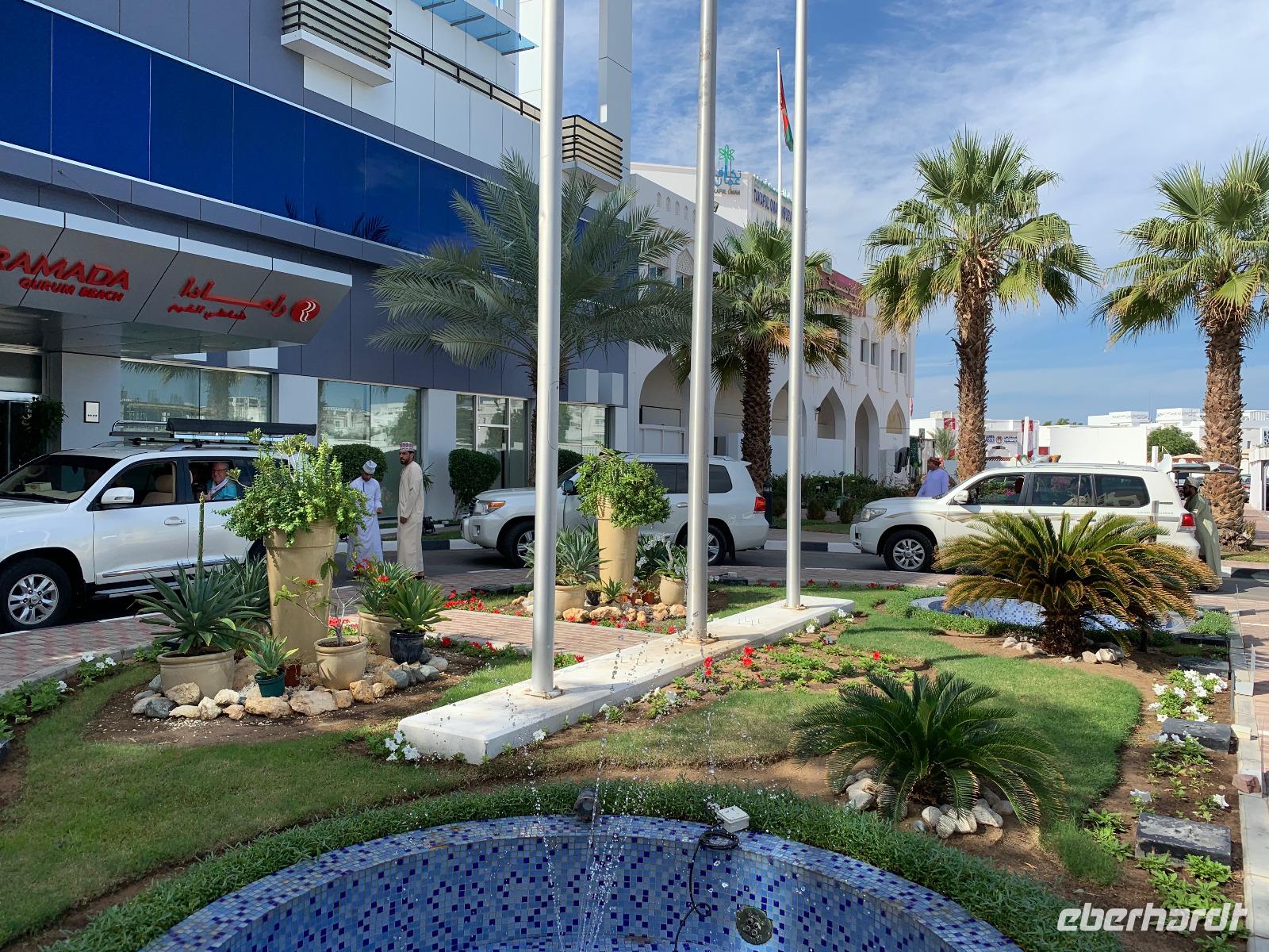 Abfahrt mit den Jeeps vom Hotel in Muscat