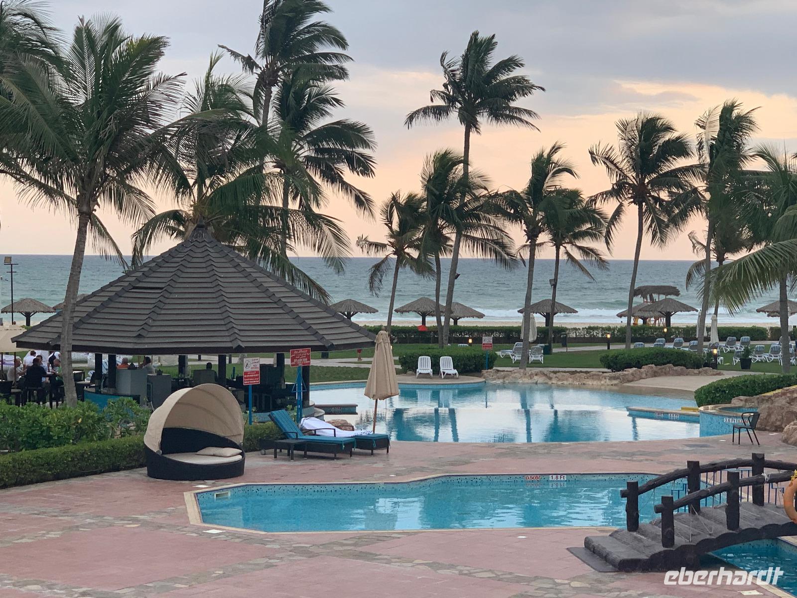 Poollandschaft im Hotel Crowne Plaza