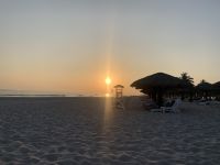 494 Sonnenuntergang am Hotelstrand