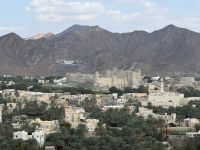 Fotostopp auf einem Hügel mit Blick auf Bahla 