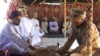 Wadi Dawkah, Einladung zum Kaffee
