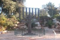 Menora-Denkmal vor der Knesseth