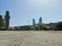 Stadtrundgang durch Baku - Blick auf die Flammentürme