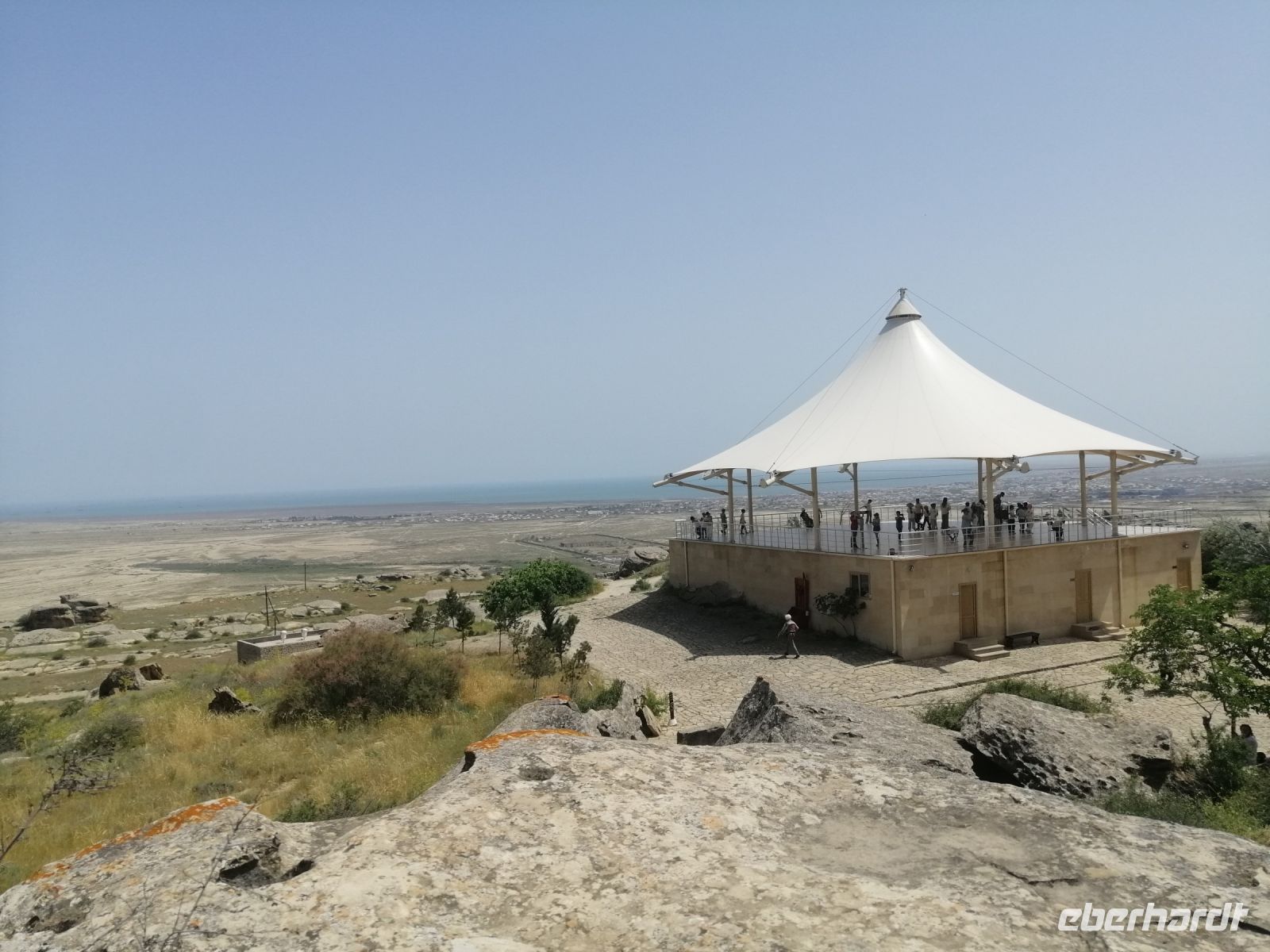 Pavillon mit Blick Richtung Merr, Freilichtmuseum im Gobustan-Nationalpark