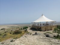 Pavillon mit Blick Richtung Merr, Freilichtmuseum im Gobustan-Nationalpark