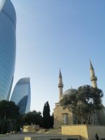 Flame Towers und die Moschee der Märtyrer oder Türkische Moschee, Baku