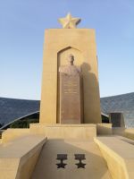 Das Denkmal von Asi Aslanov - Held des Zweiten Weltkrieges, Baku