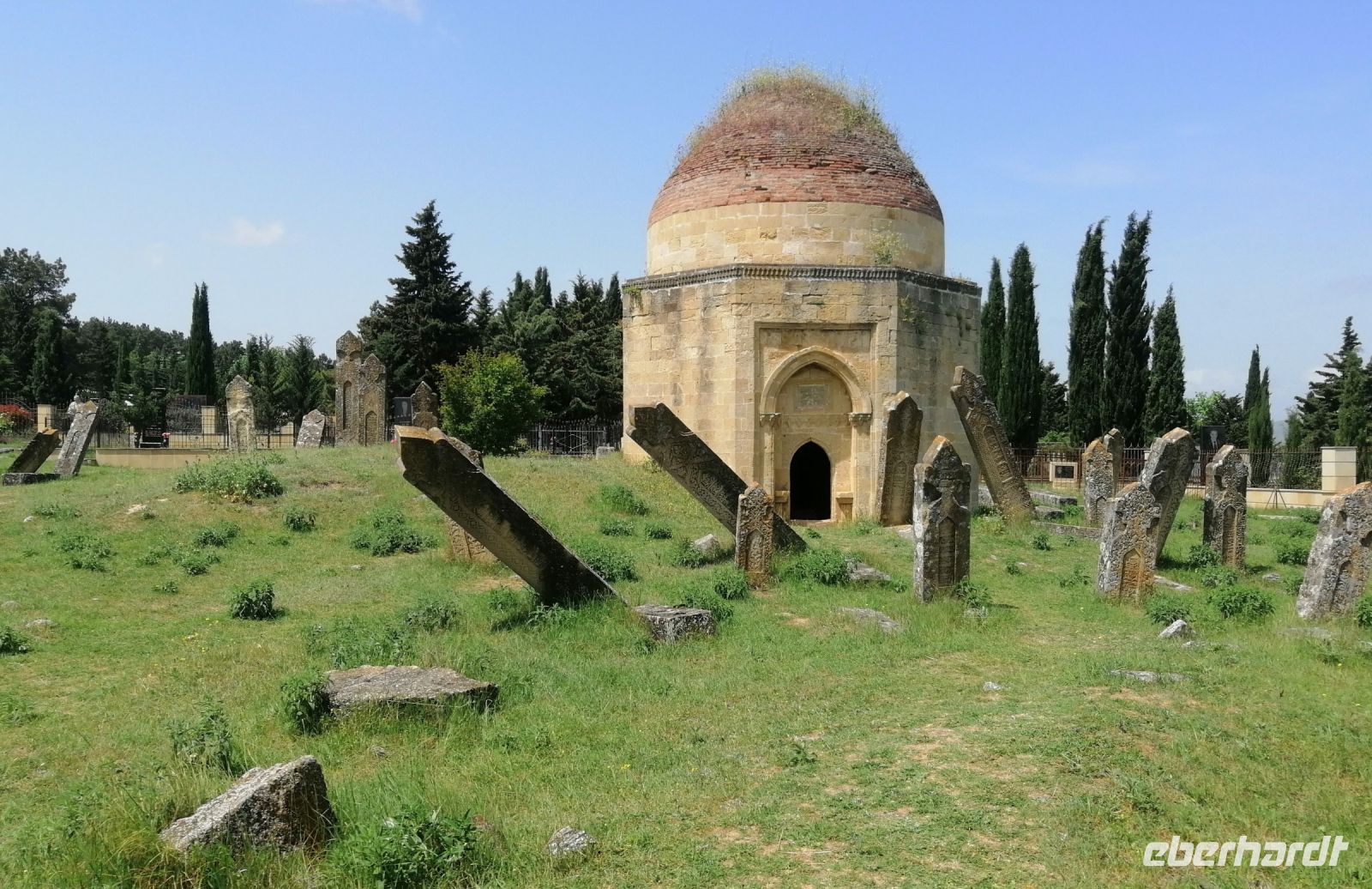 Das Yeddi-Gumbaz Mausoleum in Shamacha, Aserbaidschan
