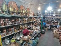 Bummeln entlang der Verkausstände in Sheki