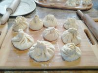 Chinkali - Teigtaschen mit Fleisch- oder Käsefüllung