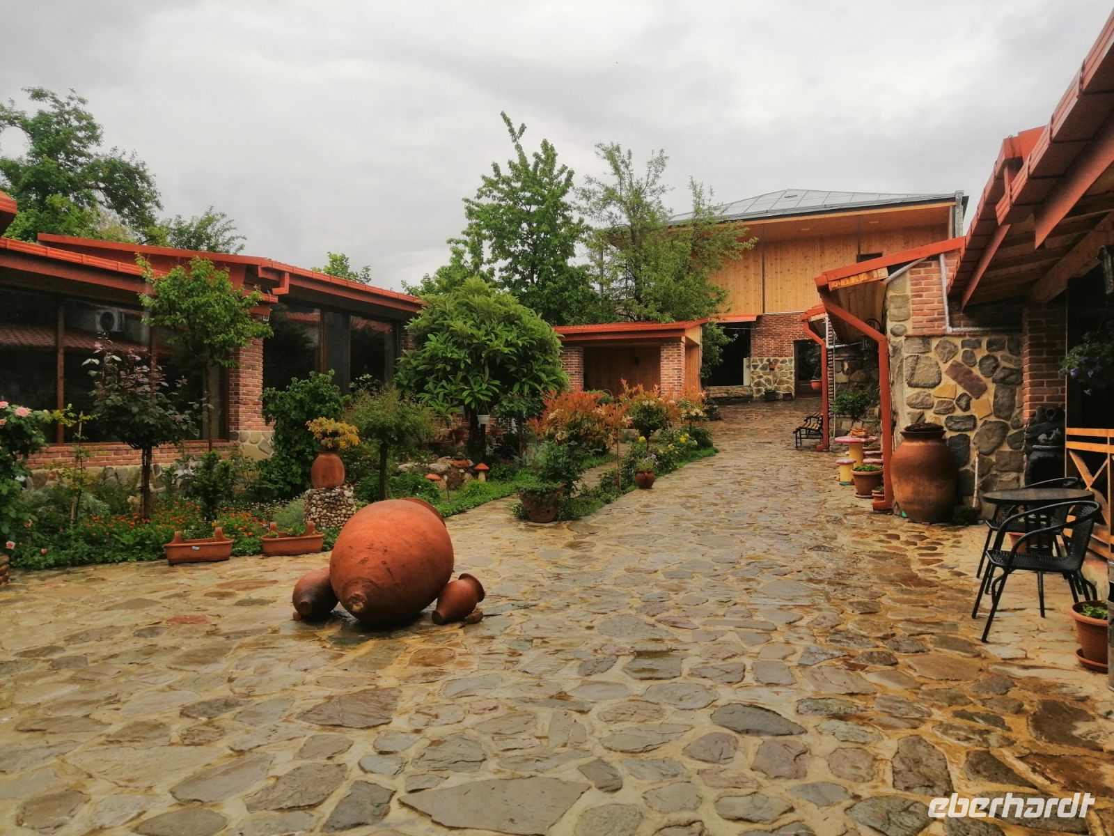 Besichtigung einer Quevri-Werkstatt in Telavi bei Zaza Kbilashvili