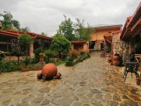 Besichtigung einer Quevri-Werkstatt in Telavi bei Zaza Kbilashvili