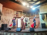 Folklore, Abendessen in Tbilisi