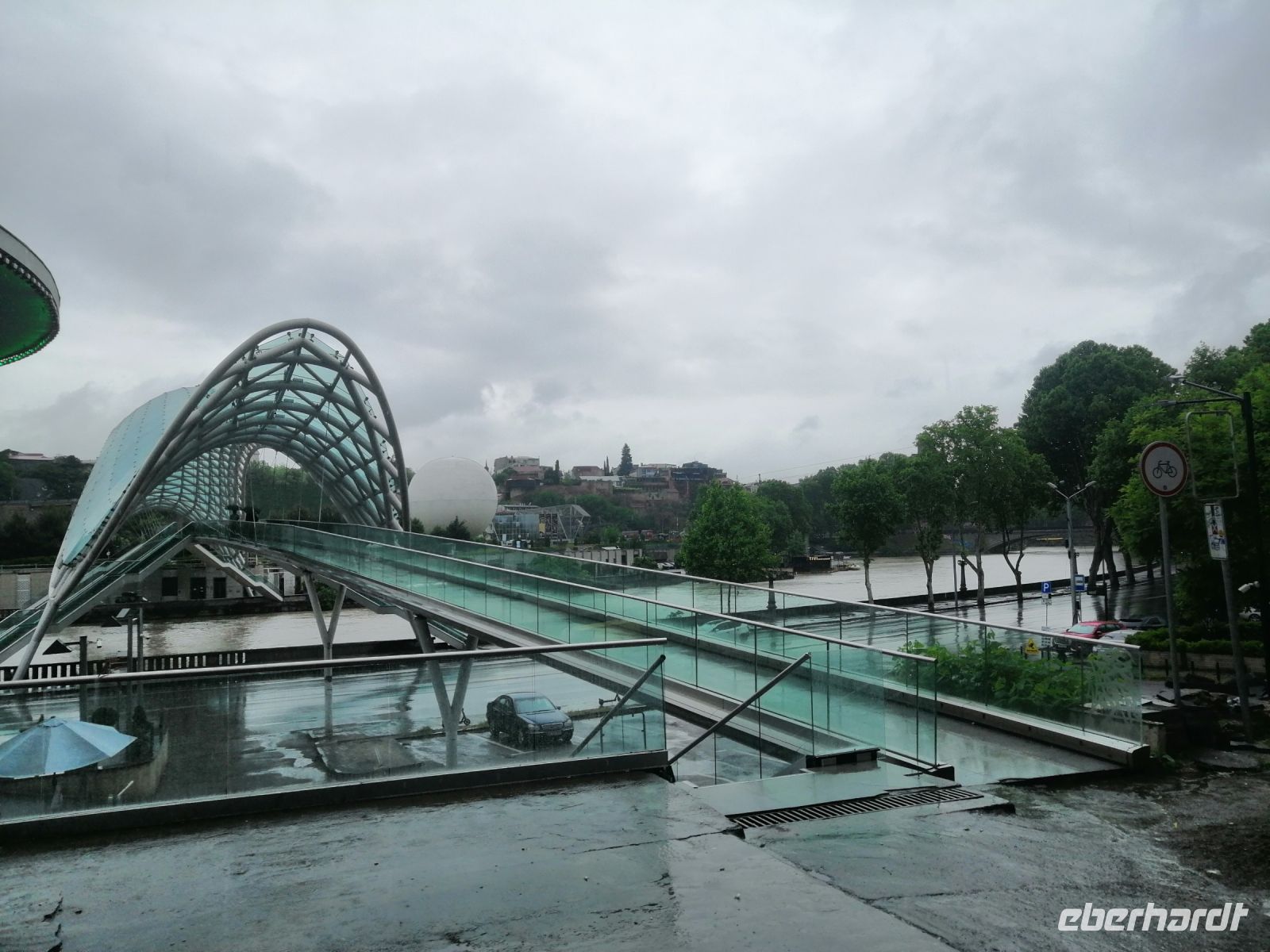 Stadtrundgang durch Tbilisi: die Friedensbrücke
