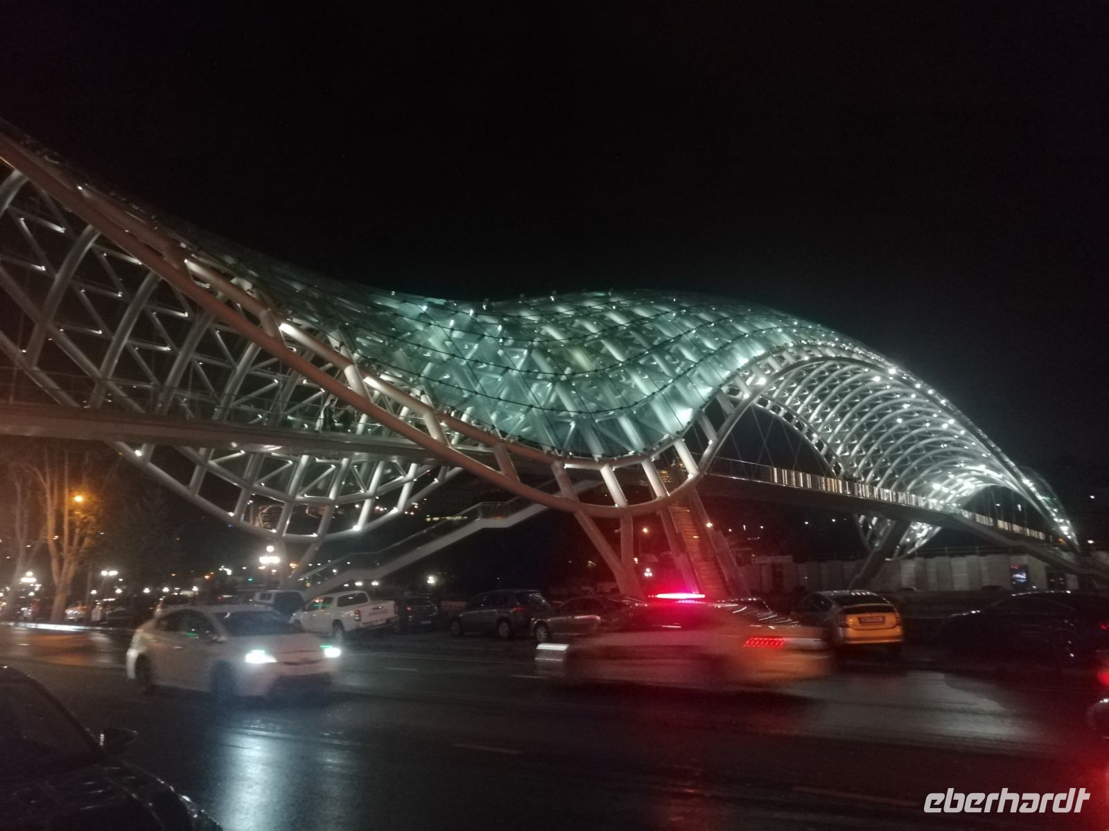 Ffriedensbrücke abends, Tbilisi