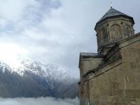Blick von der Gergeti-Dreifaltigkeitskirche