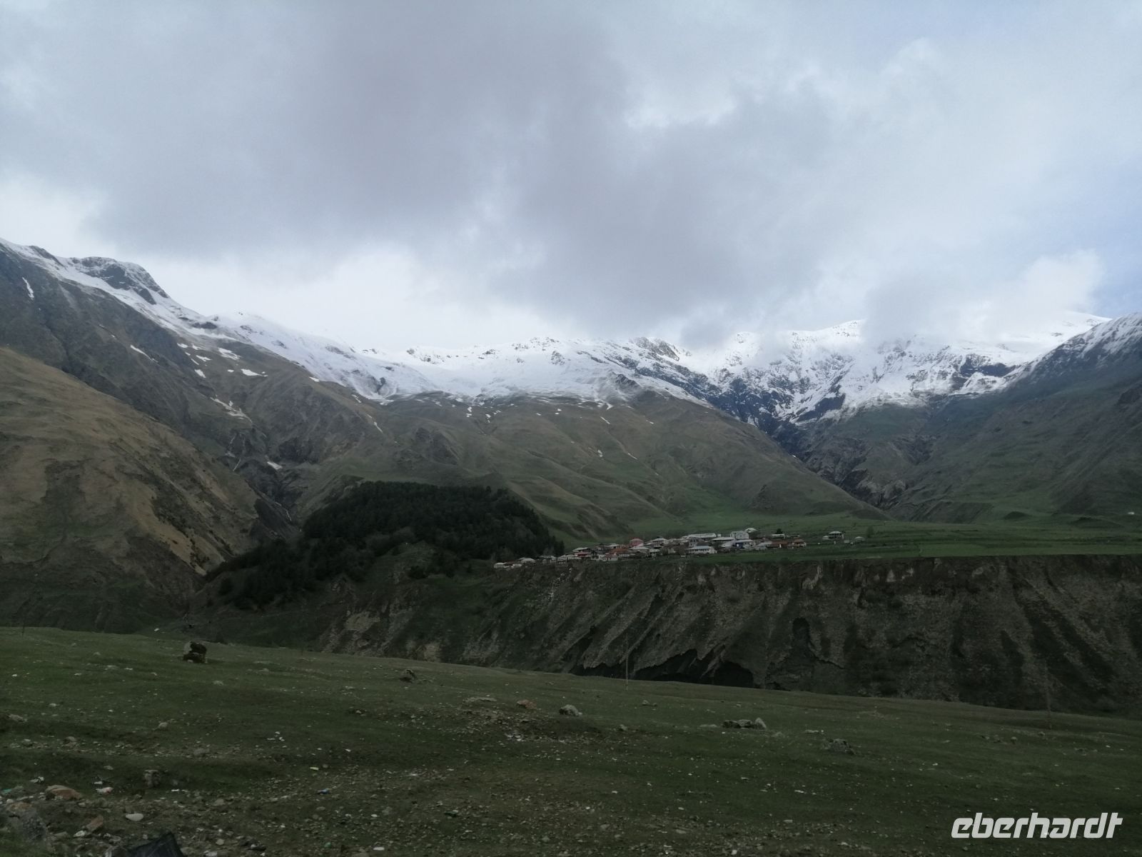 Blick Richtung Kasbek bei Stepansminda