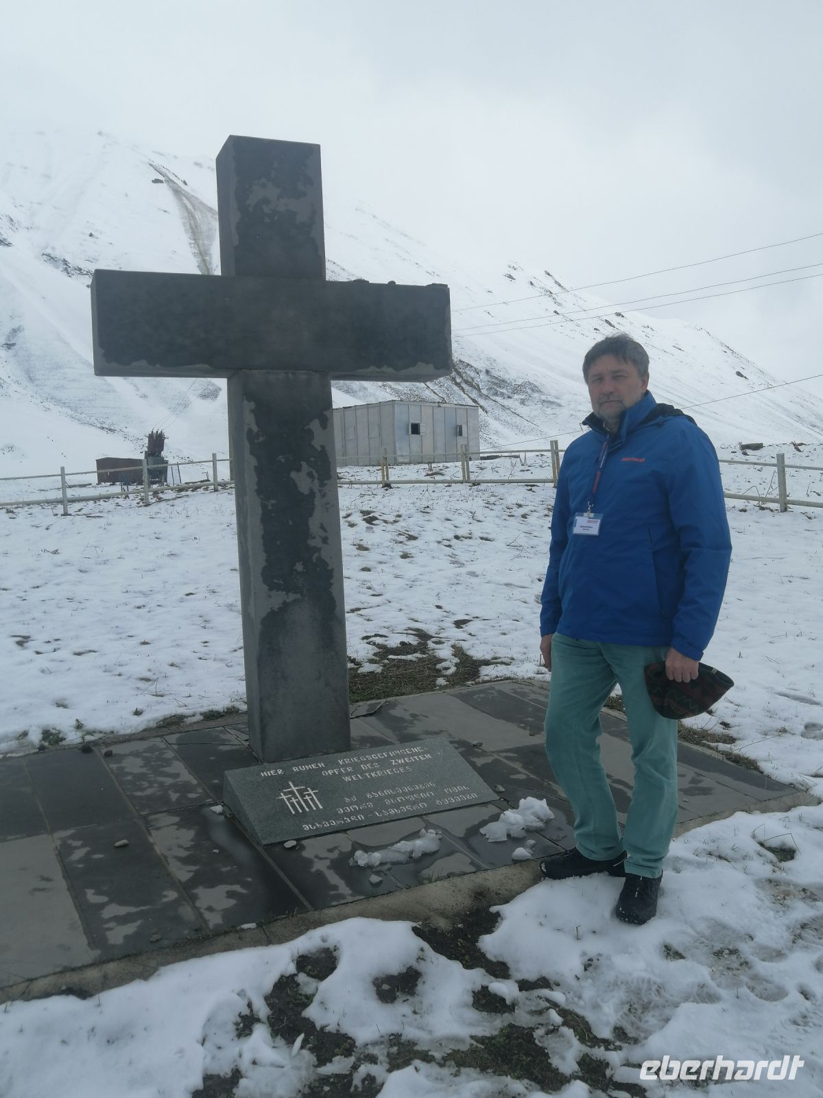 Friedhof mit Gräbern von deutschen Kriegsgefangenen am Kreuzpass bei Gudauri