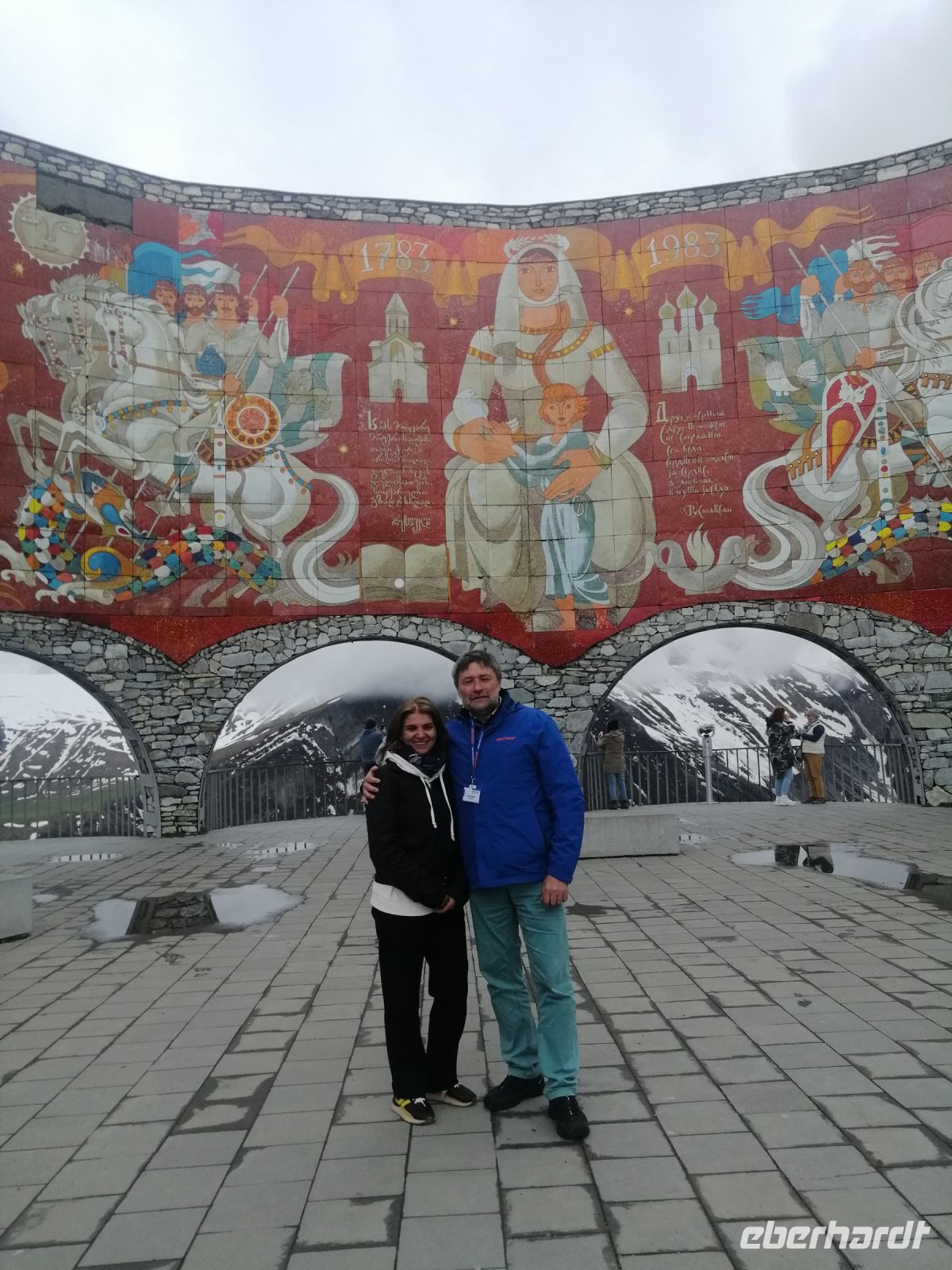 zwei Kollegen im Pavillon der georgisch-russischen Freundschaft