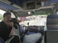 Aida begrüsst uns am Grenzübergang