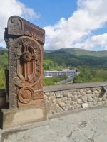 Rundgang in Dilijan: Chatschkar ist die armenische Kreuzsteinkunst