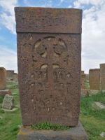 Chatschkar ist die armenische Kreuzsteinkunst, am Friedhof in Noradus