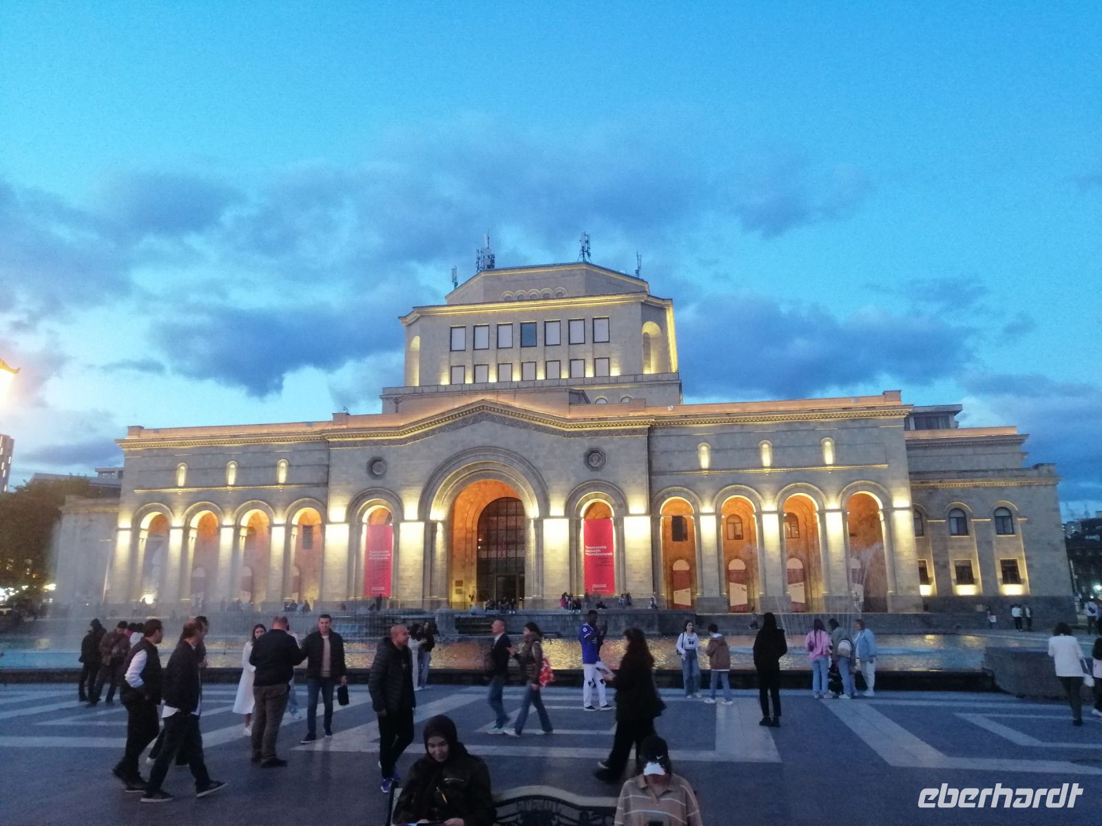 Am Platz der Republik in Jerevan, historisches Museum von Armenien