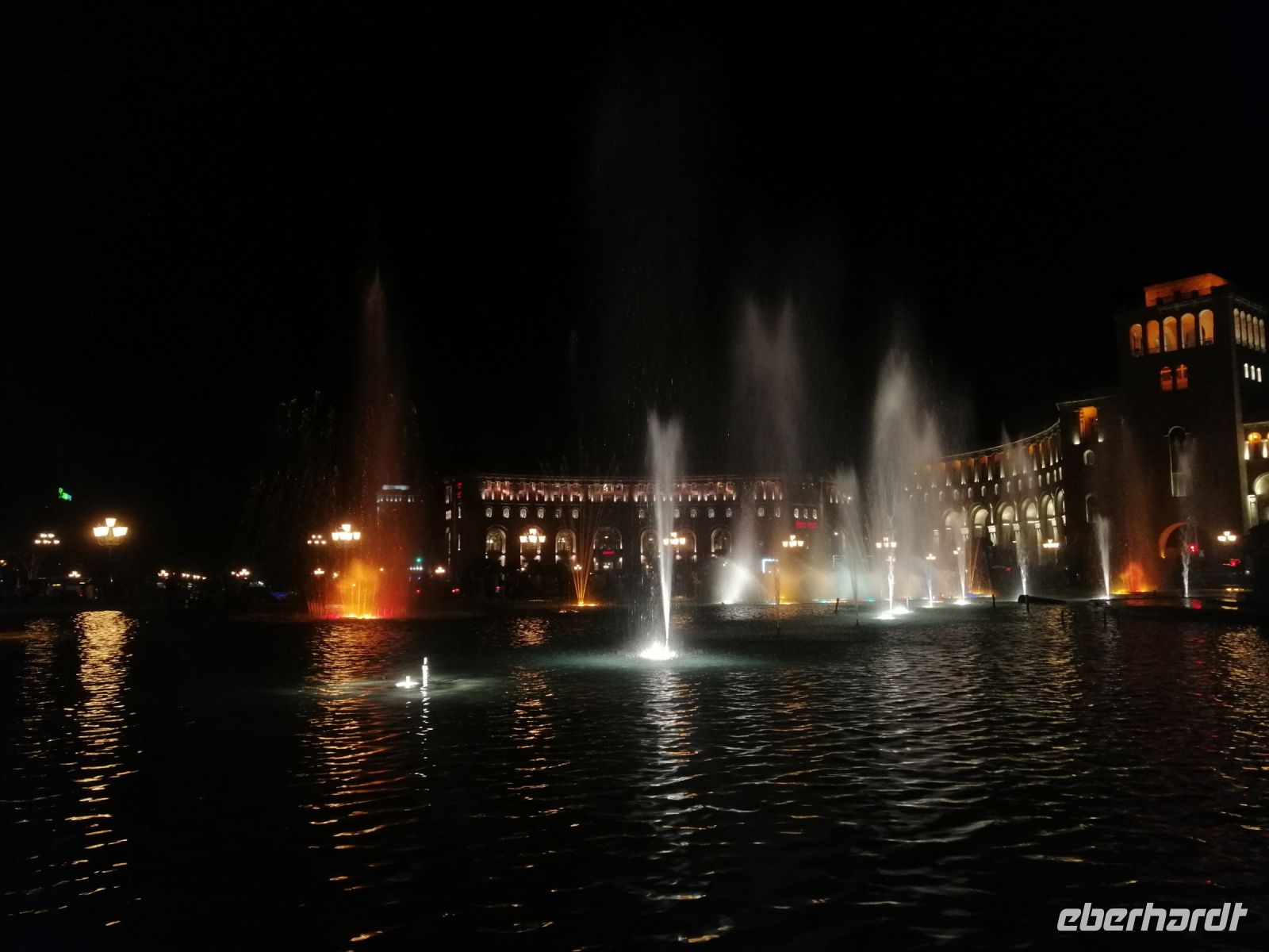 Wasserspiele am Platz der Republik in Jerevan