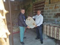 Mittagsessen bei einer armenischen Familie mit Zubereitung von Lawasch