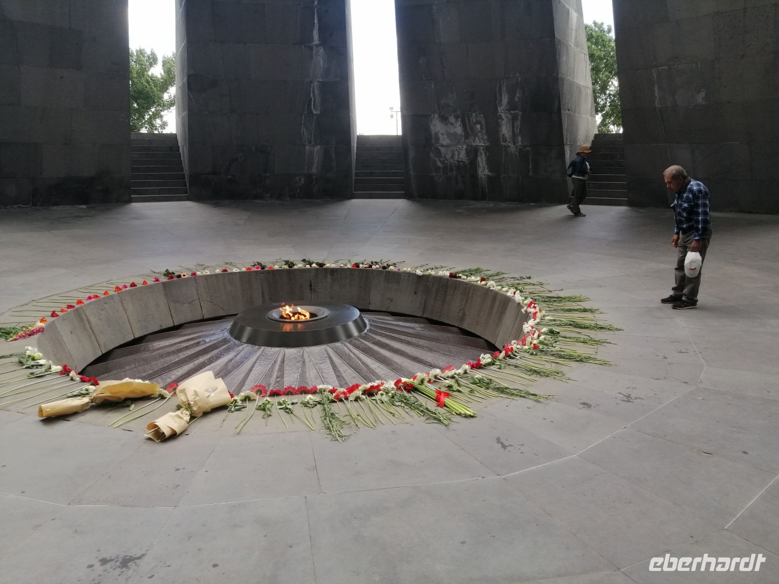Besichtigung des Genozid-Denkmals Zizernakaberd