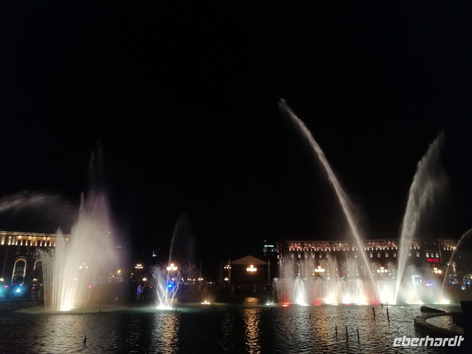 Wasserspiele abends am Platz der Republik