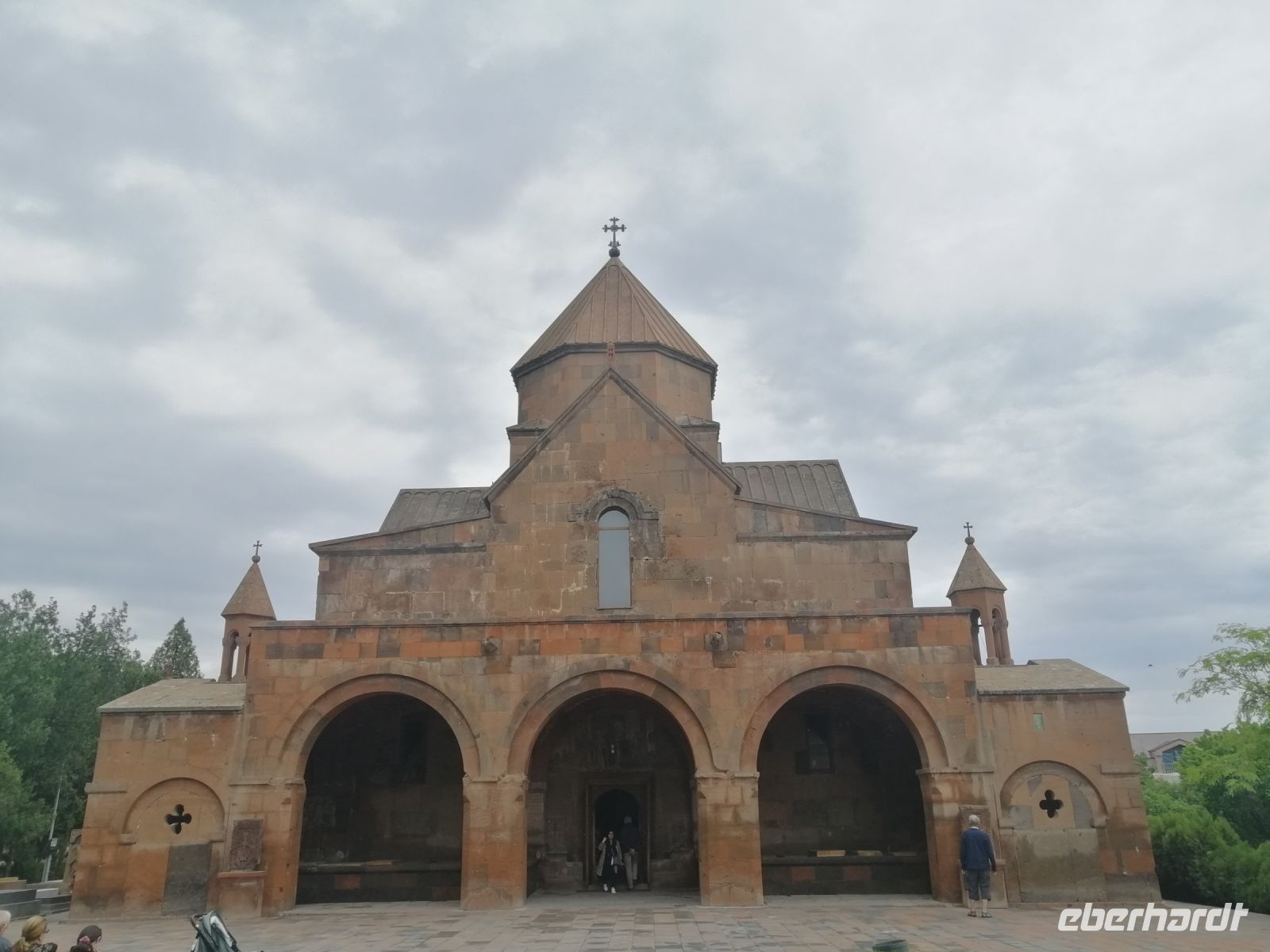 Besichtigung der St. Gajane-Kirche