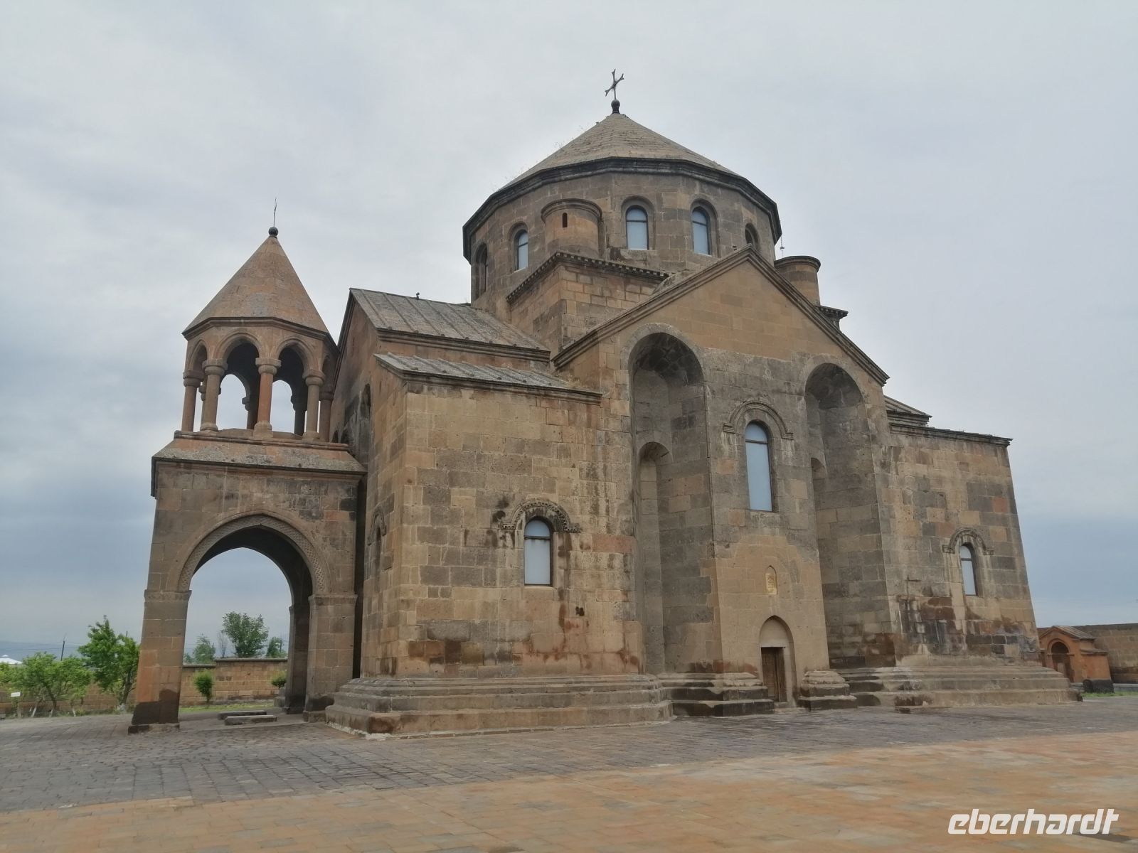 Besuch der Sankt-Hripsime Kirche