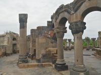 Besichtigung der Ruinen der Rundkirche Zvartnoz