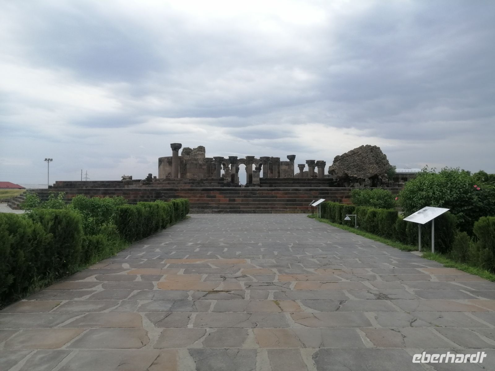 Besichtigung der Ruinen der Rundkirche Zvartnoz