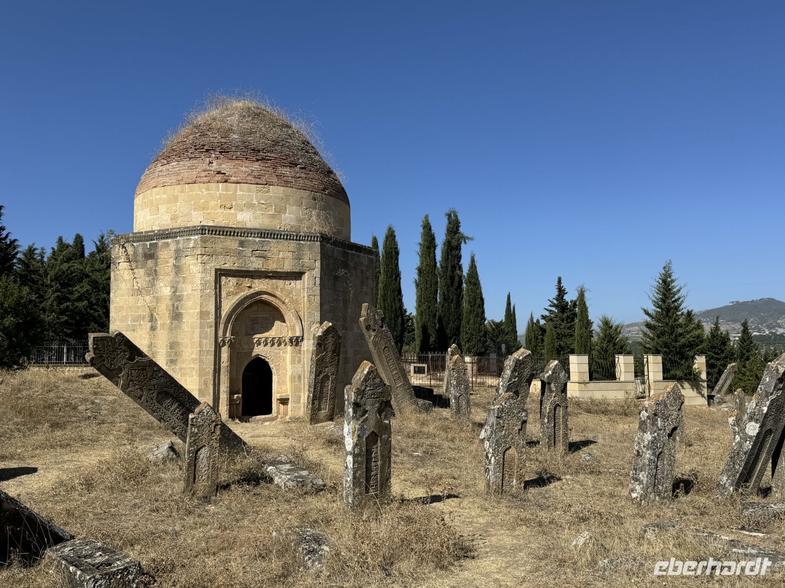Mausoleum und Friedhof in Samaxi